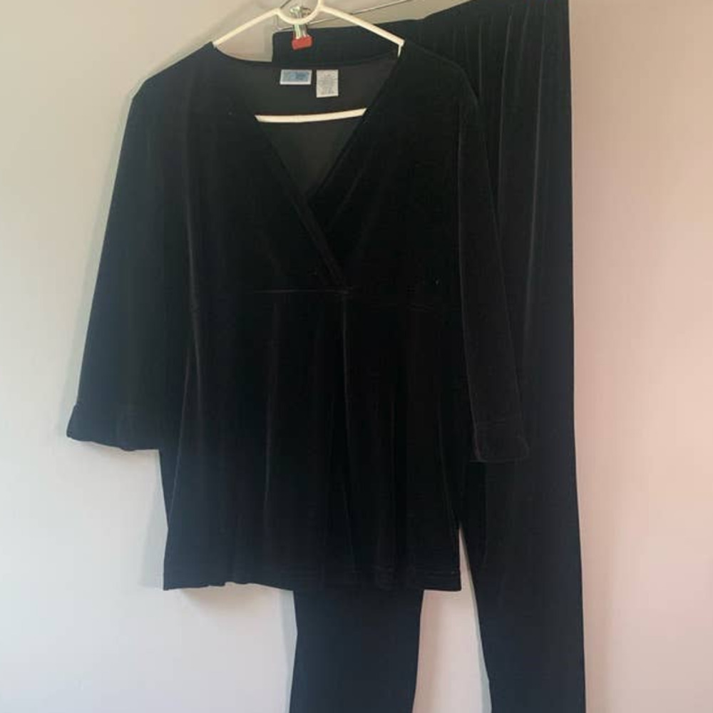 5/ $25 Baby and Me Velour Pant Set L